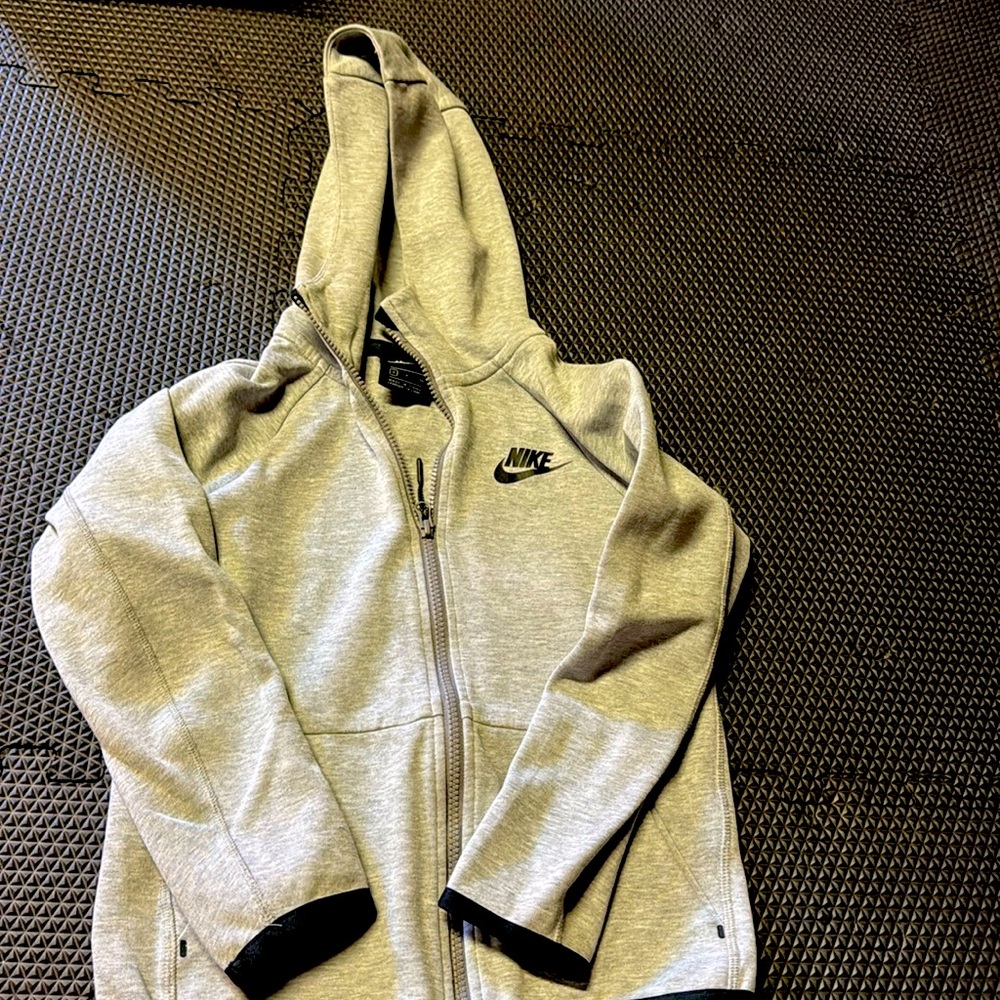 Kids Nike tech small